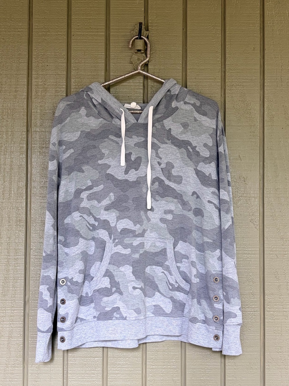 Jane and Delancey Grey Camo Lightweight Hoodie Sweatshirt Medium Side Button EUC